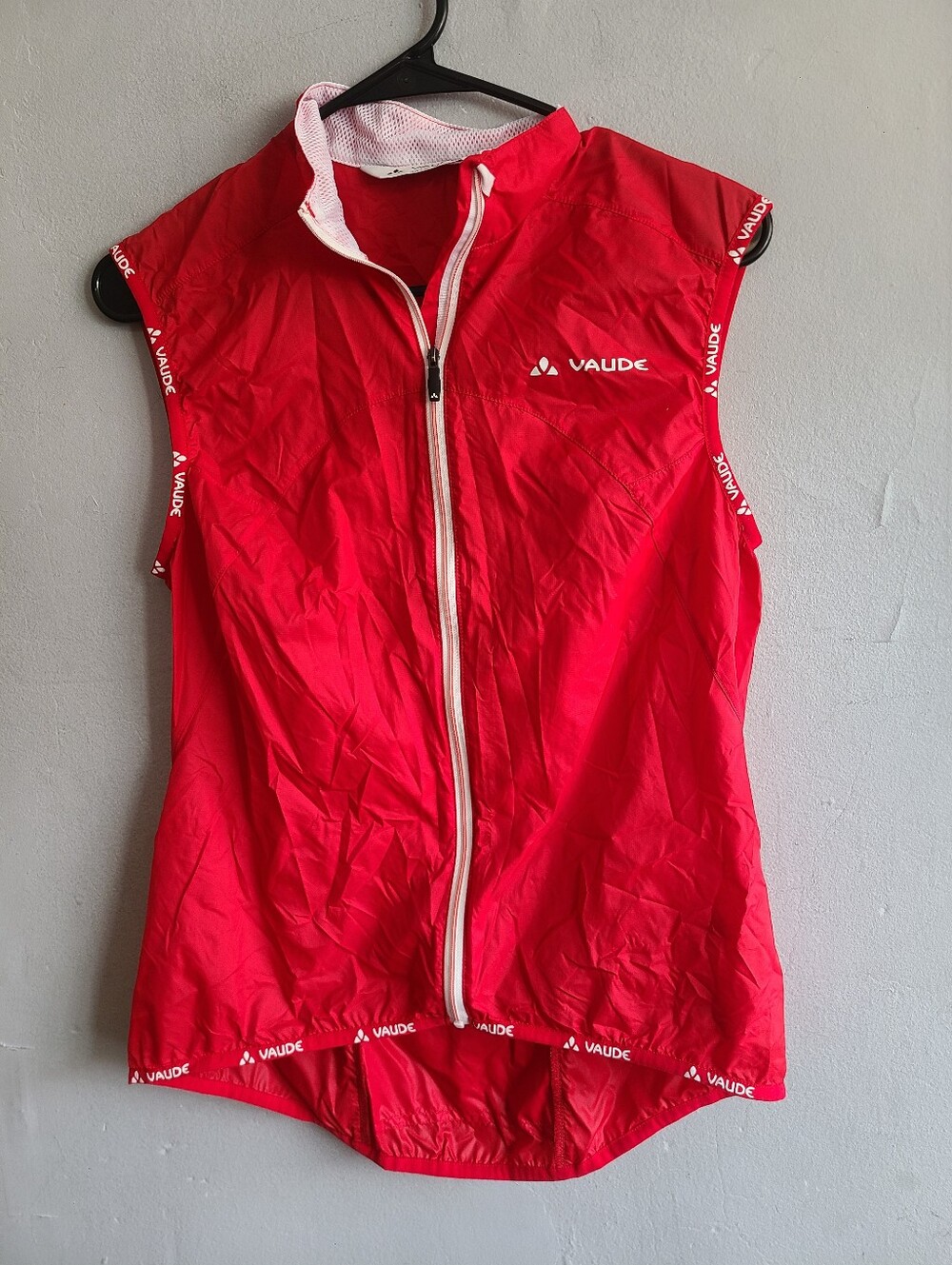 Women's Vaude size small red & white biking bicycle riding Air Vest II high-vis